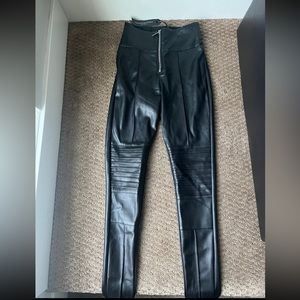 Manier De Voir Vegan Leather leggings Black